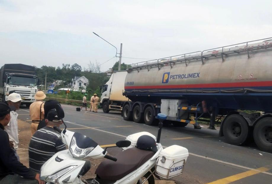 Tai nạn liên hoàn giữa 3 xe tải, Quốc lộ 14 ùn tắc gần 5km